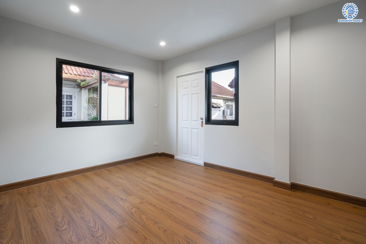 บ้านมือสองตกแต่งใหม่ ม.มณียา รัตนาธิเบศร์-ท่าอิฐ แบรนด์ Property Perfect หลังใหญ่ เนื้อที่ 61.6 ตร.ว. ฟังก์ชันครบ! 4 ห้องนอน 2 ห้องน้ำ 2 ที่จอดรถ บนทำเลที่ดีที่สุด! เชื่อมต่อถ.รัตนาธิเบศร์ และถ.ราชพฤกษ์ ใจกลาง 2 เซ็นทรัลฯ ใกล้ MRT "สถานีบางรักน้อยท่าอิฐ"